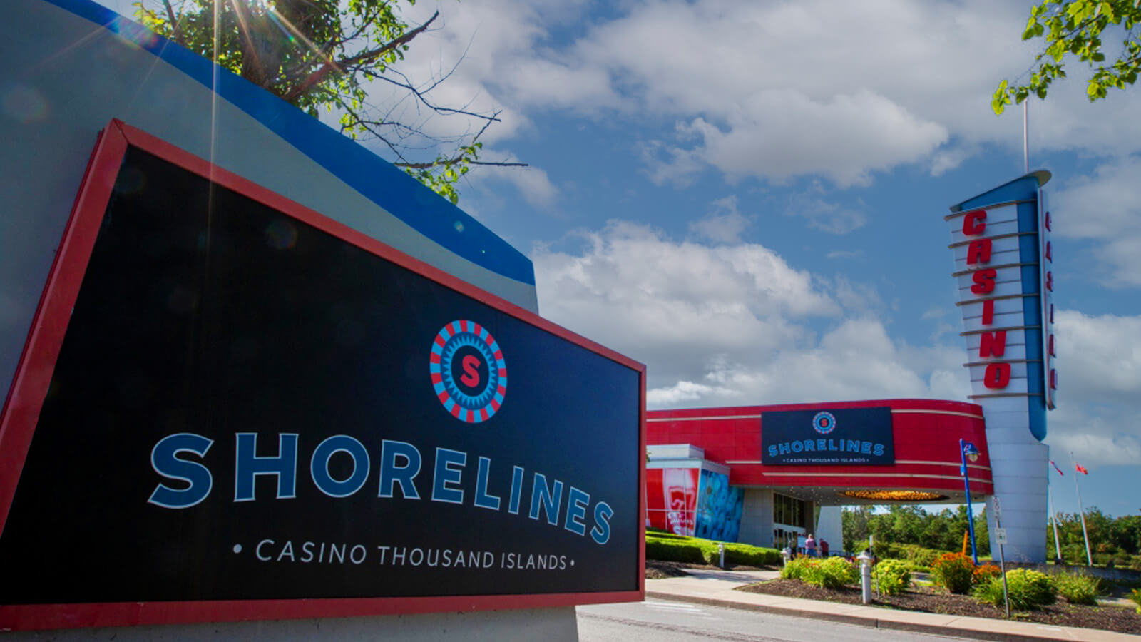 For a more private VIP encounter, Shores Casino Thousand Islands offers a quaint Executive VIP Lounge. Limited to a distinguished 75 guests, this sanctuary exudes intimacy and class.
