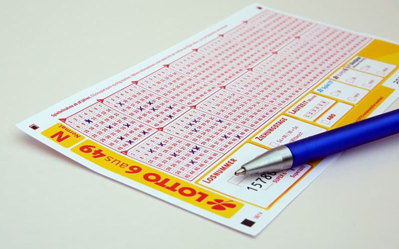What mechanism powers a lotto ticket?