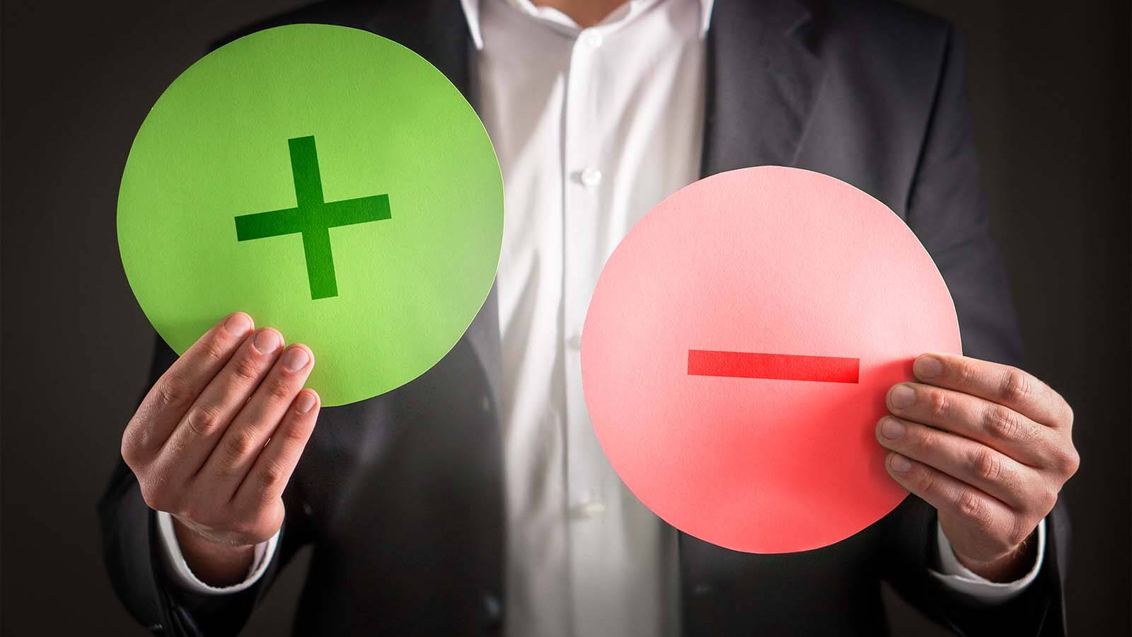 While social media and online gambling habits share commonalities, their differences are pronounced. Each addiction can consume leisure time, however, social media users have the flexibility of engagement unmatched by gamblers tied to bets.