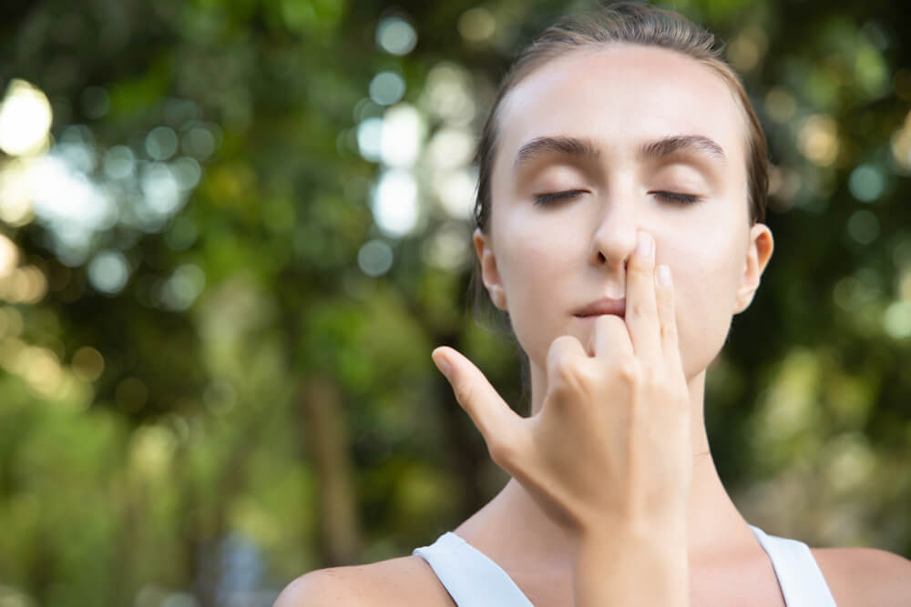 Alternate nostril breathing method
