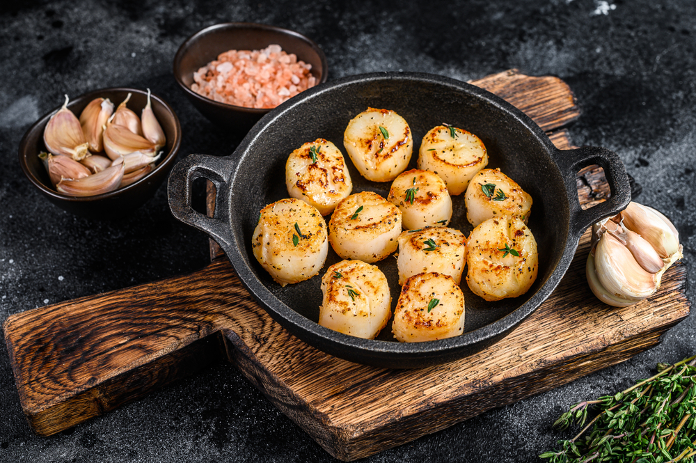 Scallops in pan